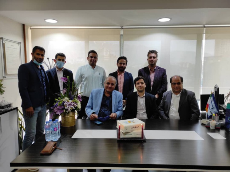 در کنار بزرگان /بعضی روزها جز عمرت حساب نمیشند درست مثل امروز درکنار همکاران عزیزم، ریاست سازمان و استاد بزرگوار مهندس میررضوی در جشن تولد استاد گرامی مهندس الهی فر نازنین که بی تردید یکی از بزرگترین و تاثیرگذاترین افراد در زندگیم هستند. 